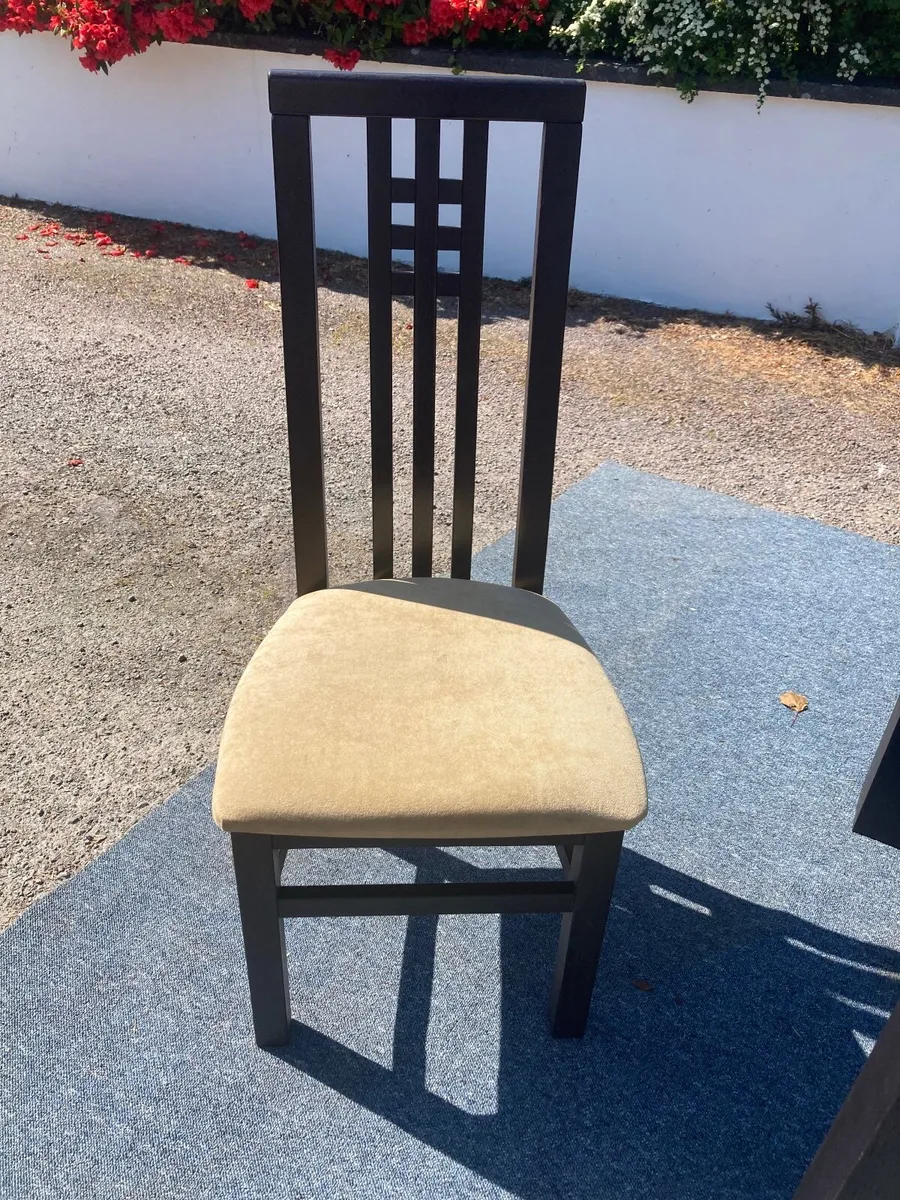 Solid  Dining table and 6 chairs - Image 4