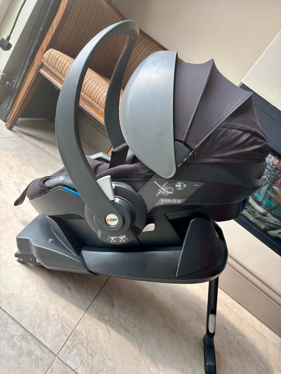 ** 👶🏼 Baby Car seat 💺 iso fix , VGC ** - Image 1