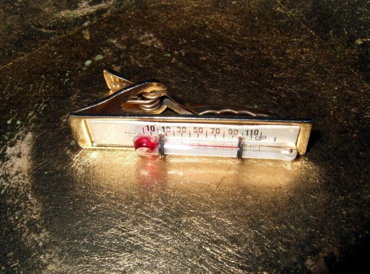 Rare Vintage 1940s Thermometer Tie Clip - Image 3