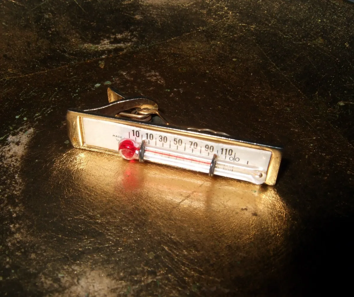 Rare Vintage 1940s Thermometer Tie Clip - Image 4