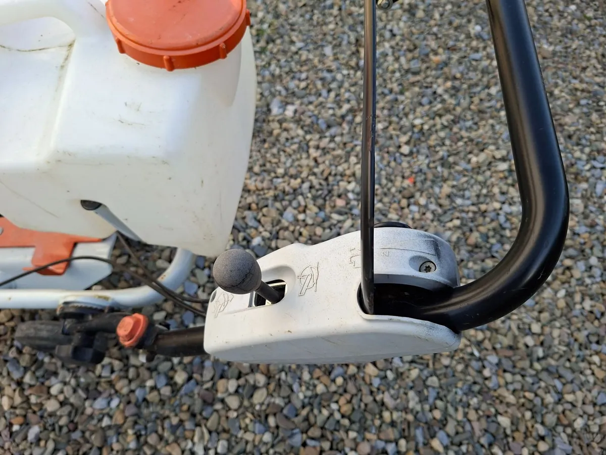 Stihl FW20 Cart with Attachment Kit - Image 4