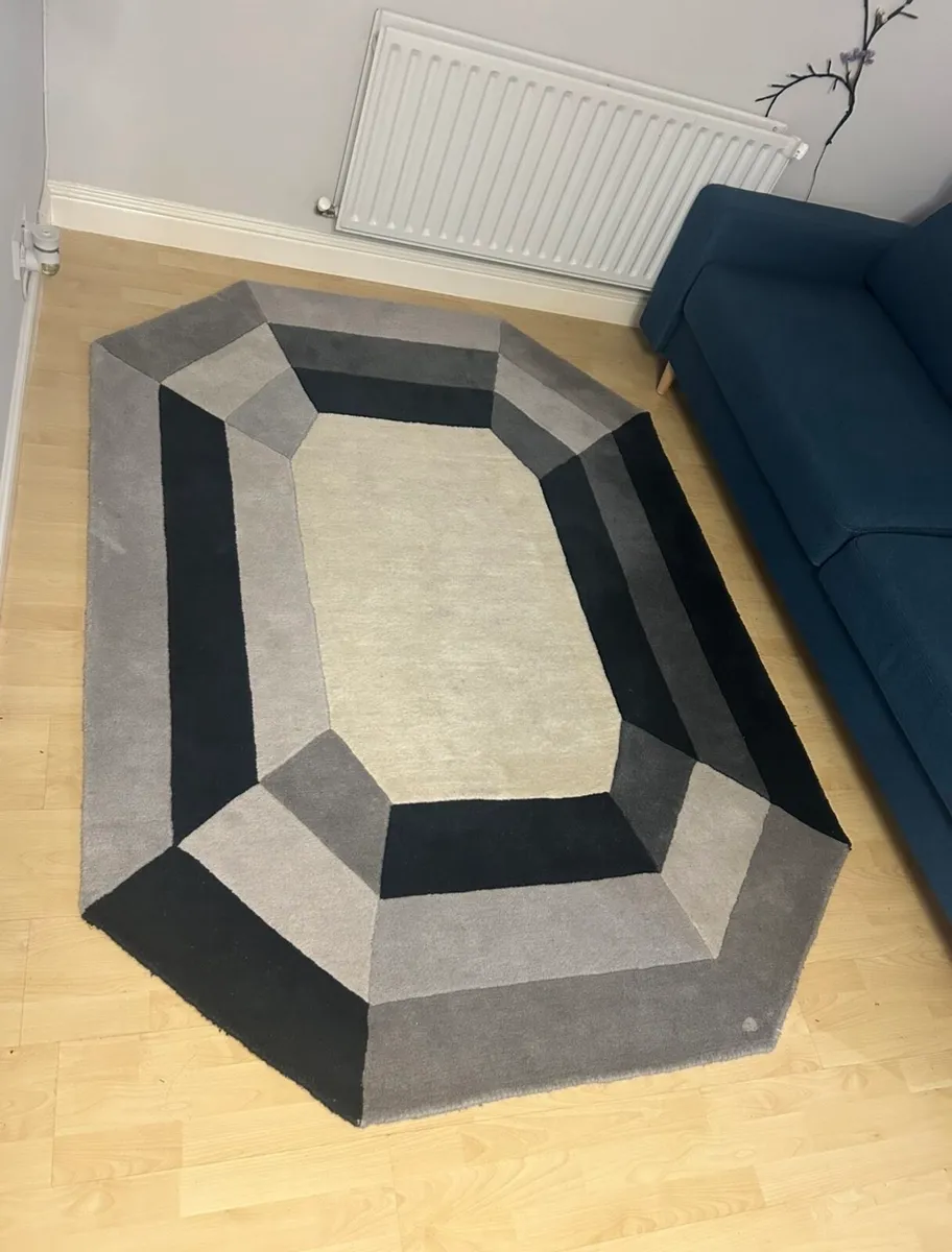 Living room rug - Image 1