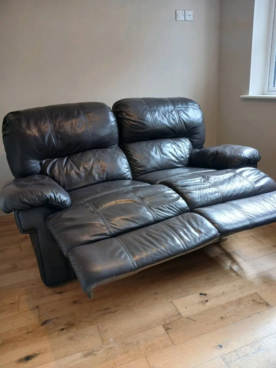 2 seater brown leather recliner couch - Image 1