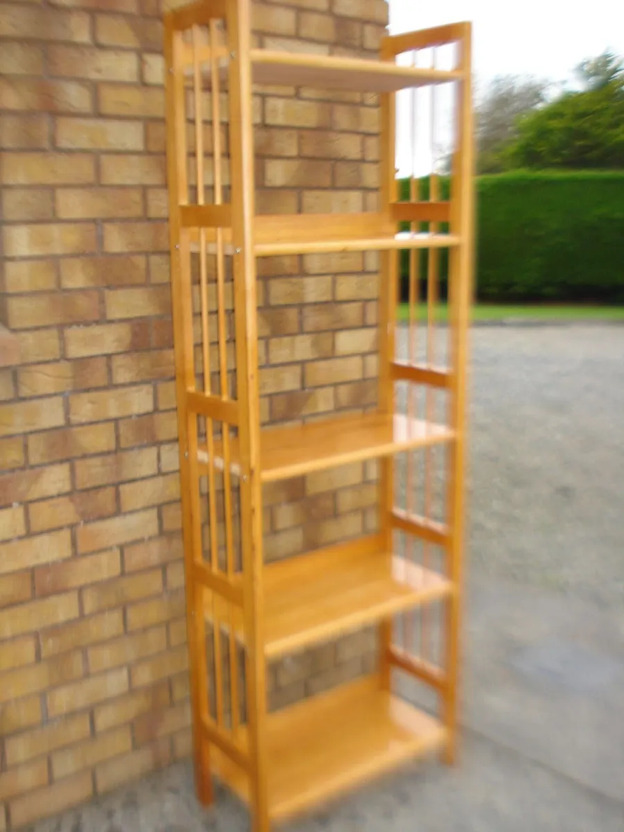 TALL SOLID OAK WOODEN DISPLAY TOWER UNIT. - Image 4