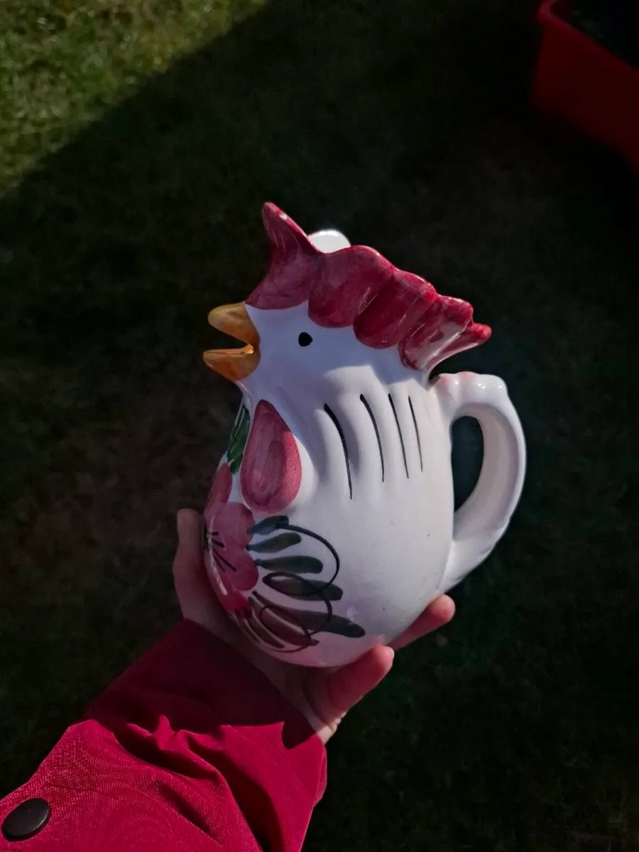 Chicken ceramic pitcher postage possible - Image 1
