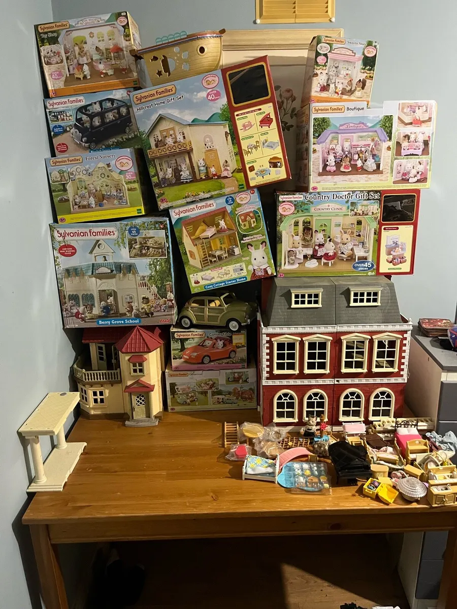 Vintage sylvanian Famalies Bundle - Image 1