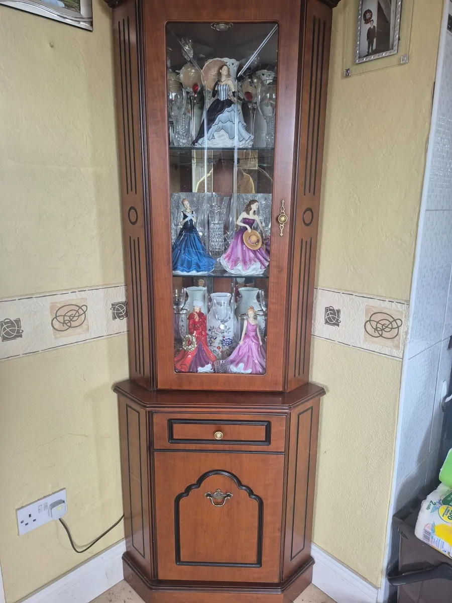 corner glass units - Image 1