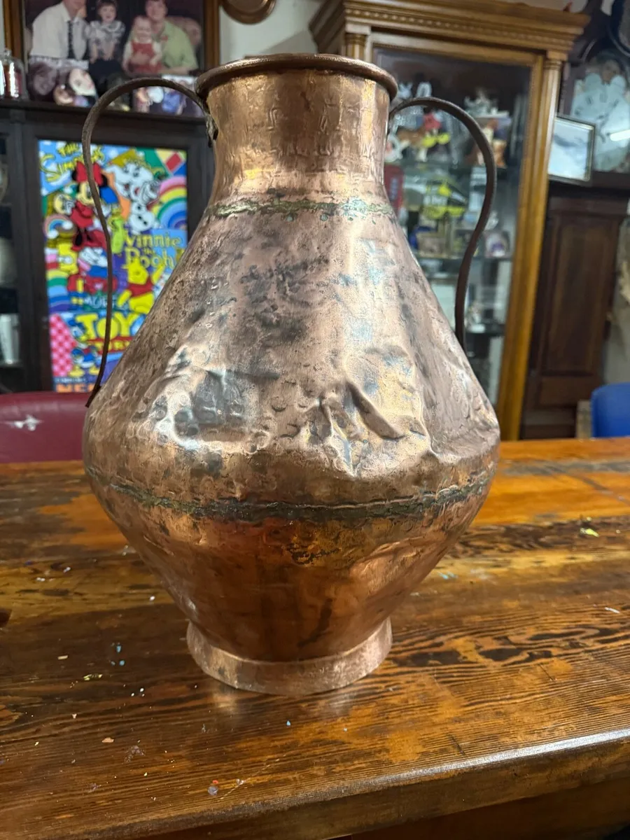 Large Hammered Antique Copper Urn. - Image 4