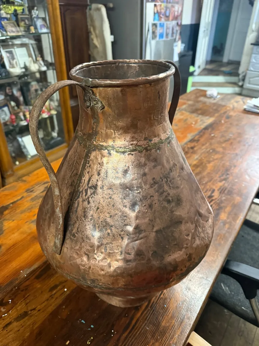 Large Hammered Antique Copper Urn. - Image 2