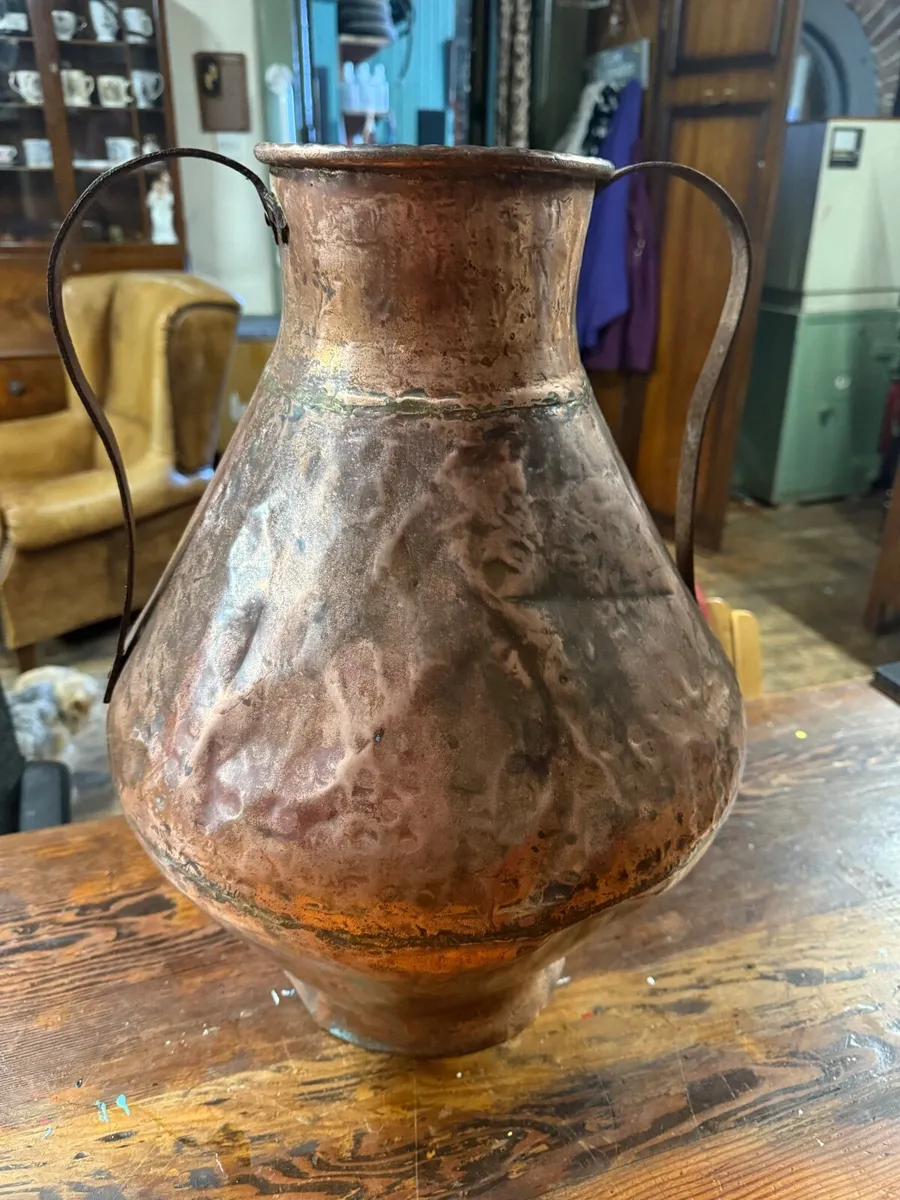 Large Hammered Antique Copper Urn. - Image 1