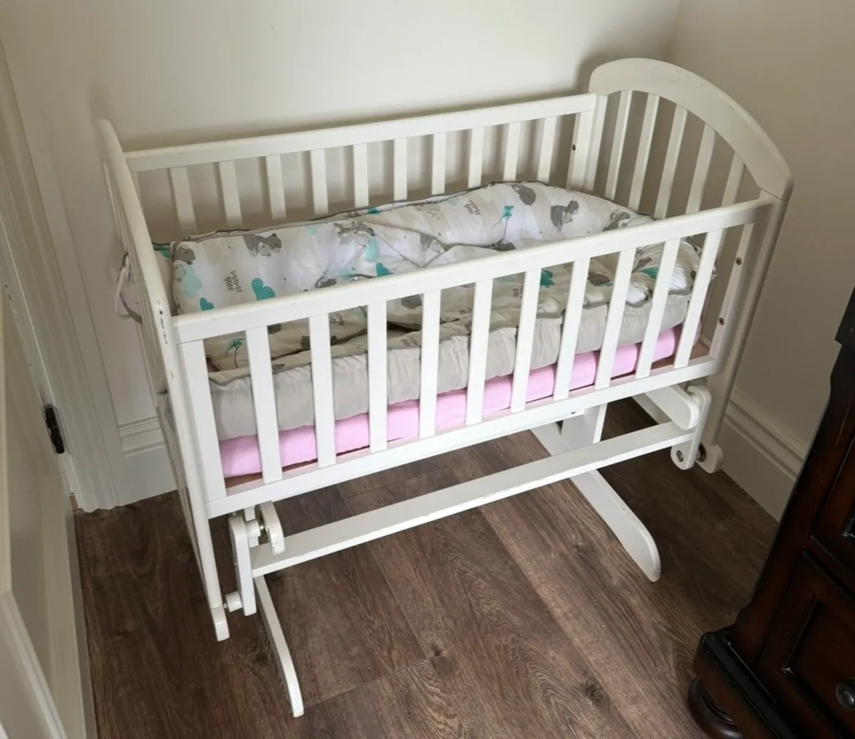 White crib
