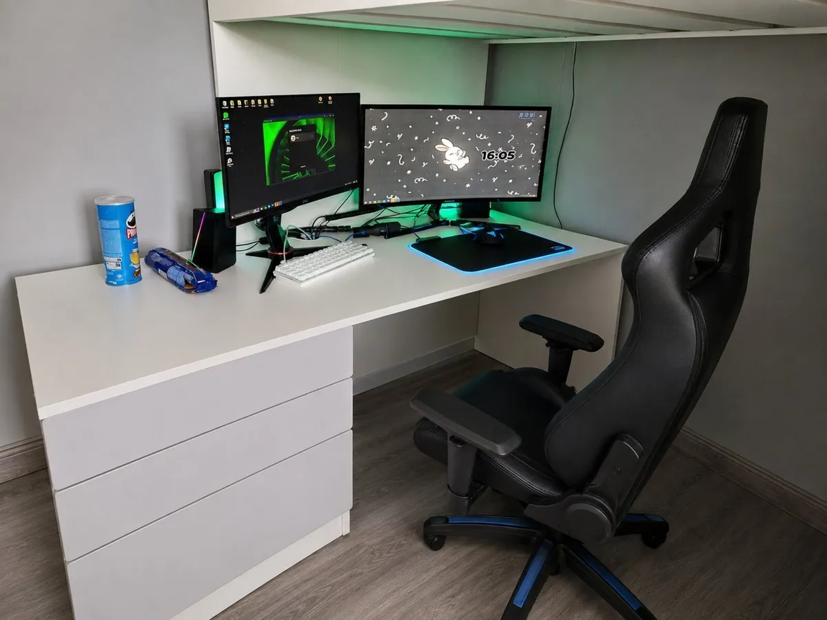 Bunk bed with desk - Image 1