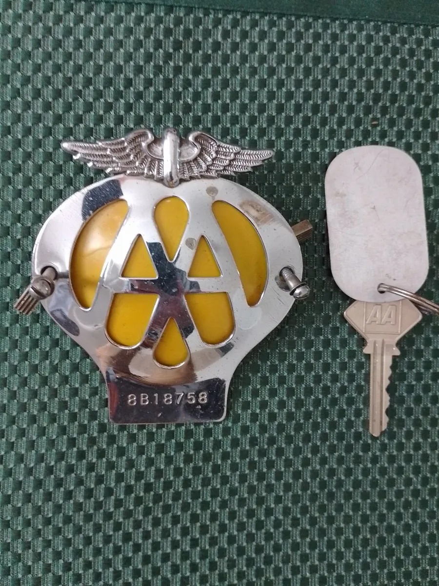OLD AA CAR CHROME BADGE & KEY. - Image 1