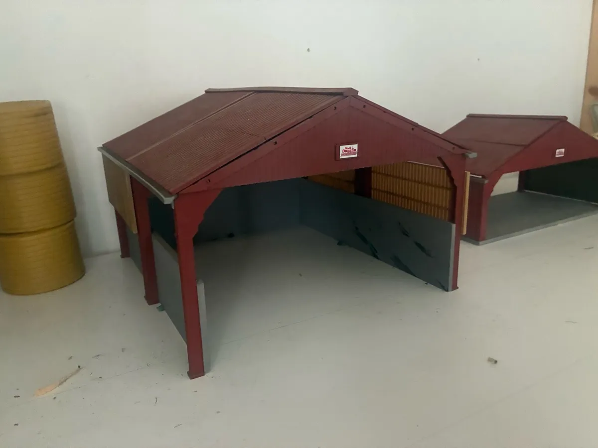 1:32 scale farm sheds - Image 1