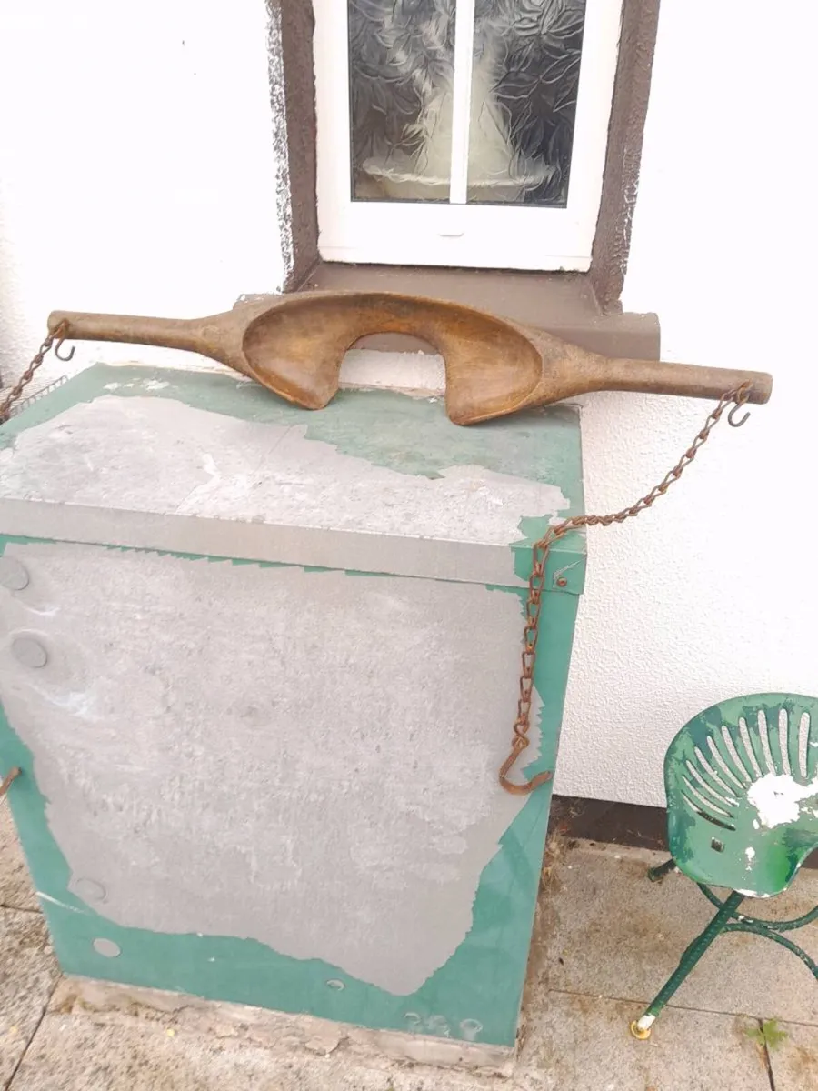 Antique shoulder yoke - Image 1