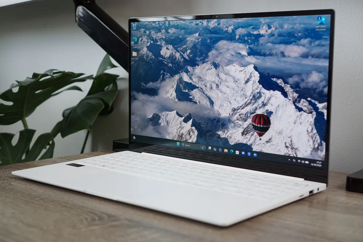 New Samsung Galaxy Book2 Pro SE OLED |Ultra 7 155H - Image 1