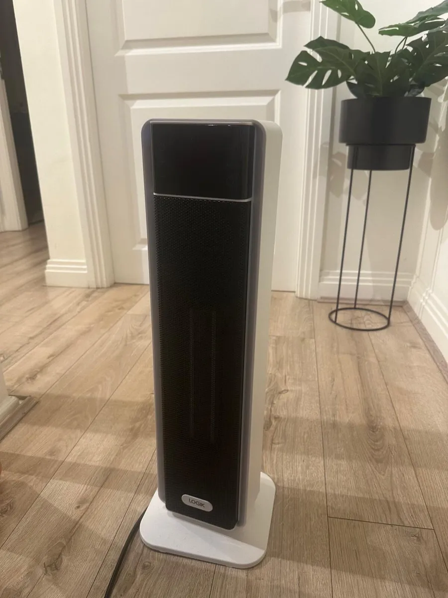 Logik L20THW24 tower heater excellent condition - Image 1
