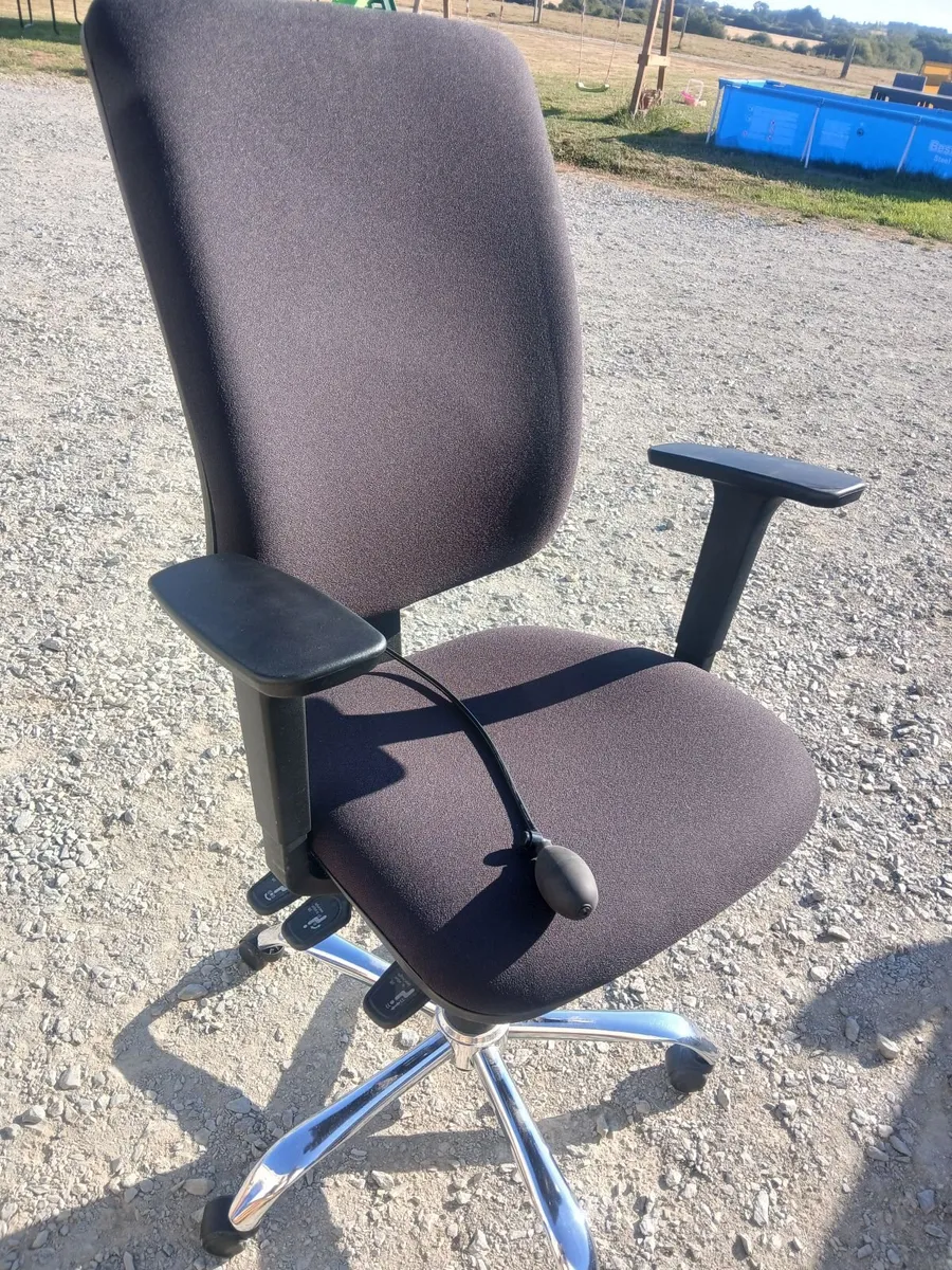 Office chair - Image 2