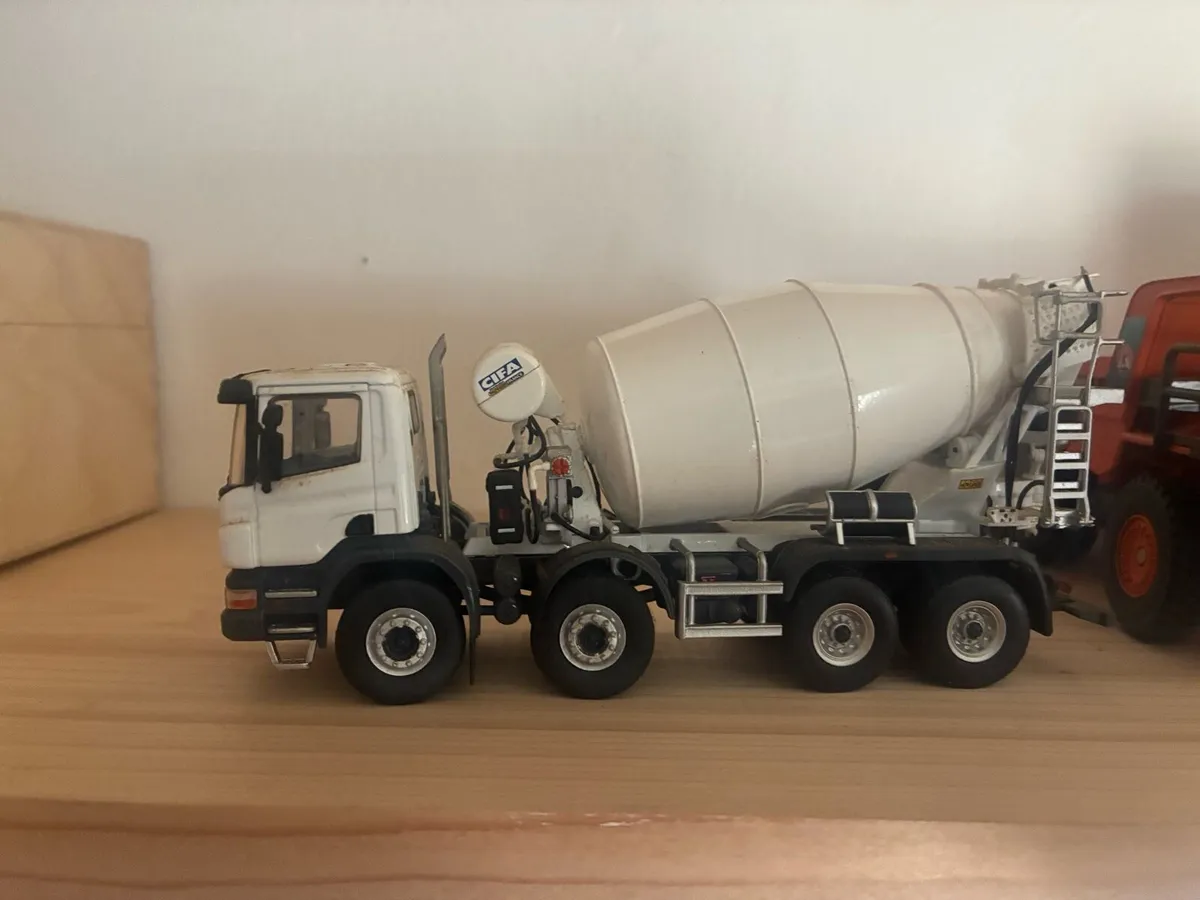 1:50 scale trucks - Image 2