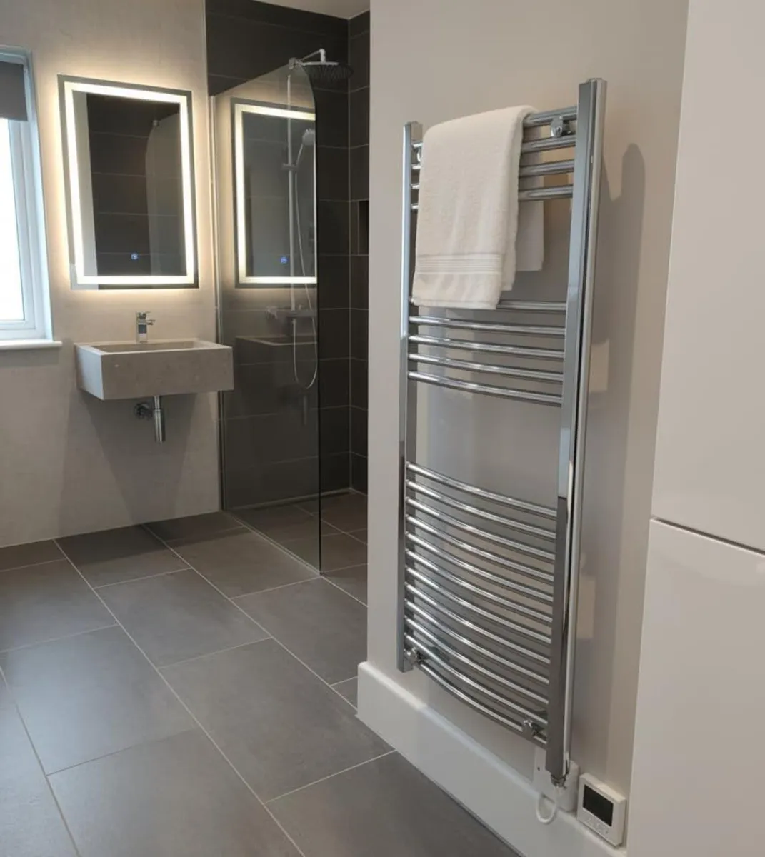 Chrome Electric Heated Towel Rail 600MM - Image 2