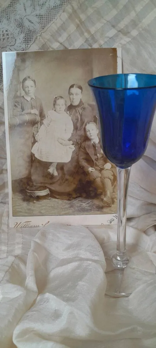 Antique glass - Image 1