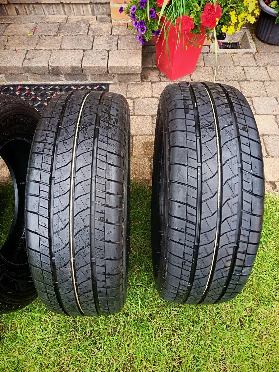 Van  Bridgestone Tyers - Image 4