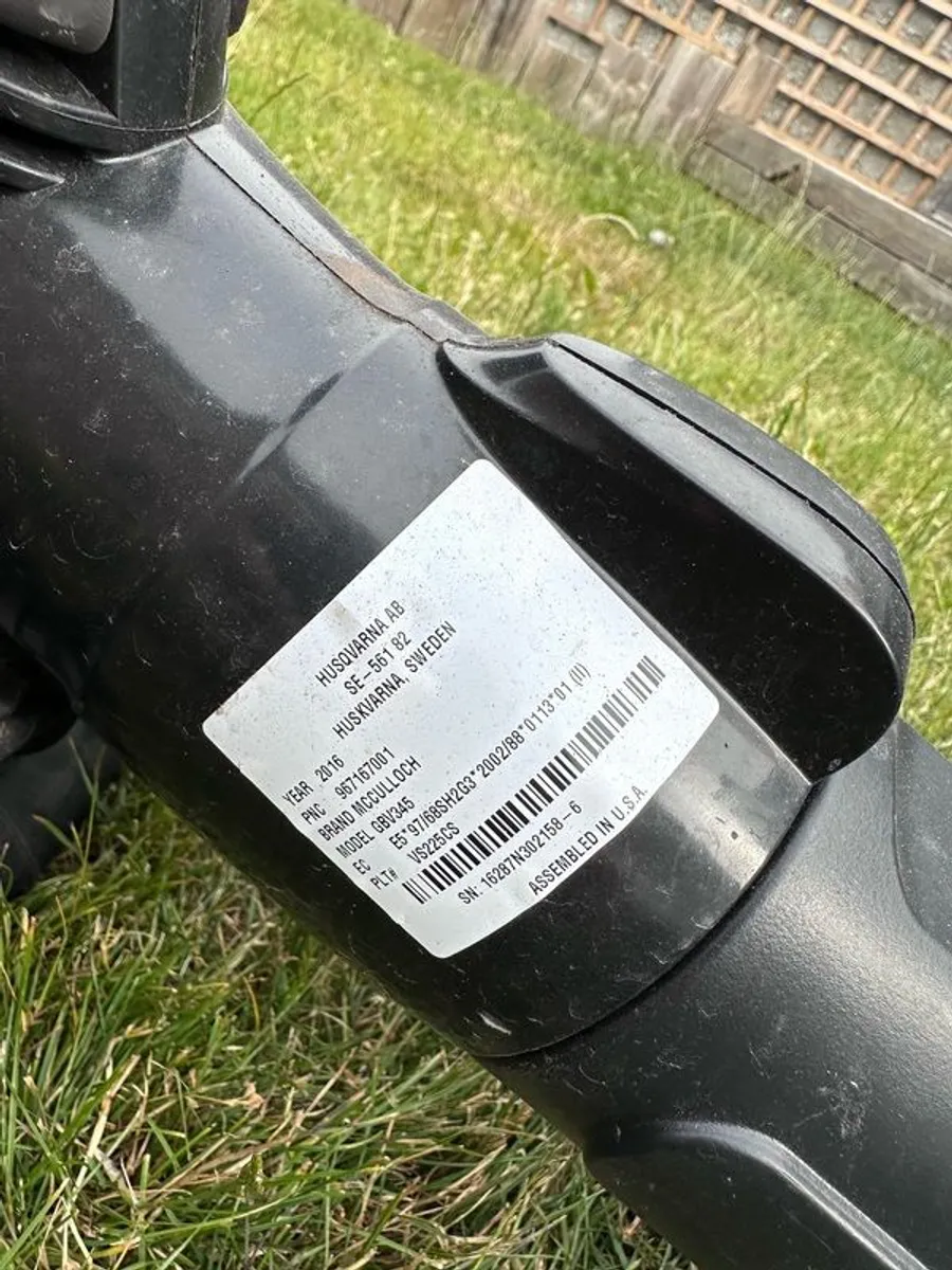 Petrol leaf blower (McColloch GBV345) - Image 2
