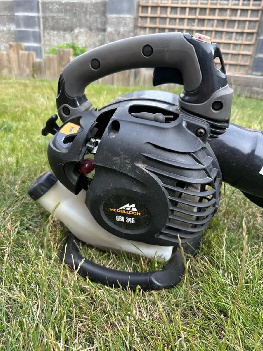 Petrol leaf blower (McColloch GBV345) - Image 3