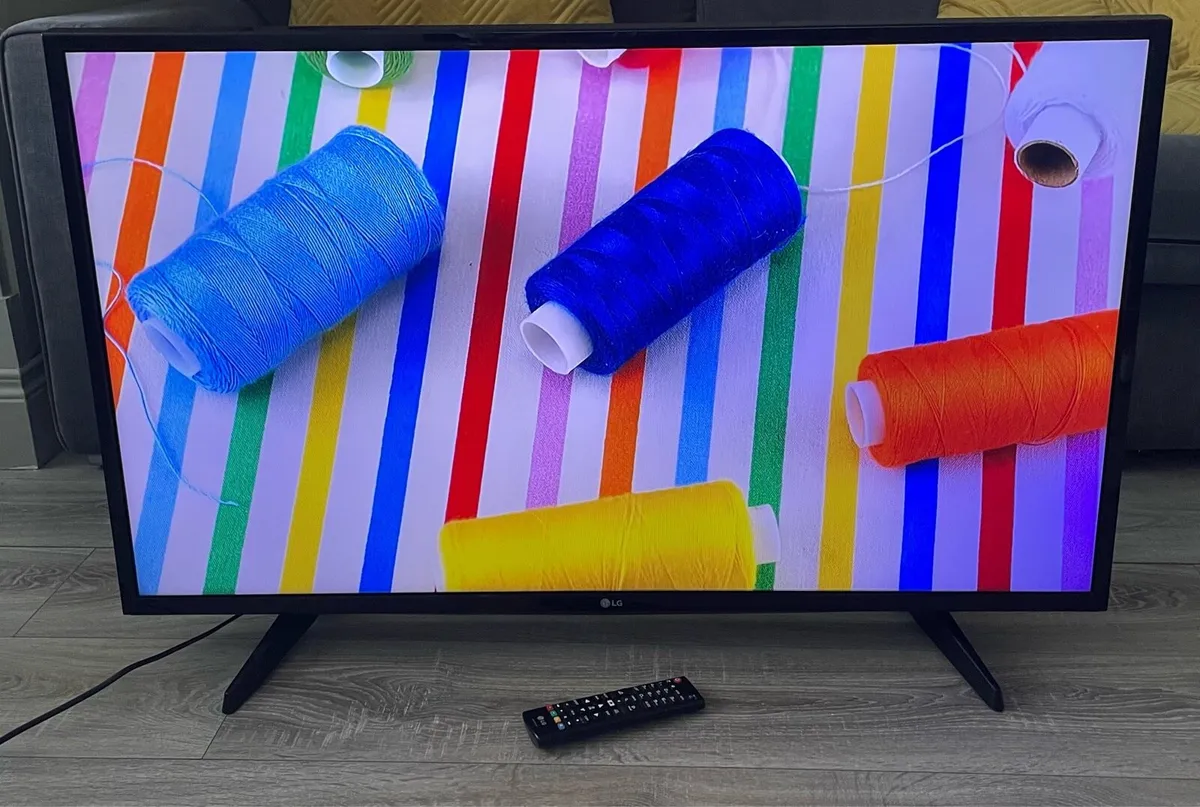 43” LG FULL HD SMART TV - Image 3