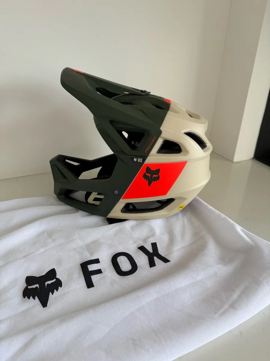 Fox Racing Proframe RS Helmet - used once - Image 2