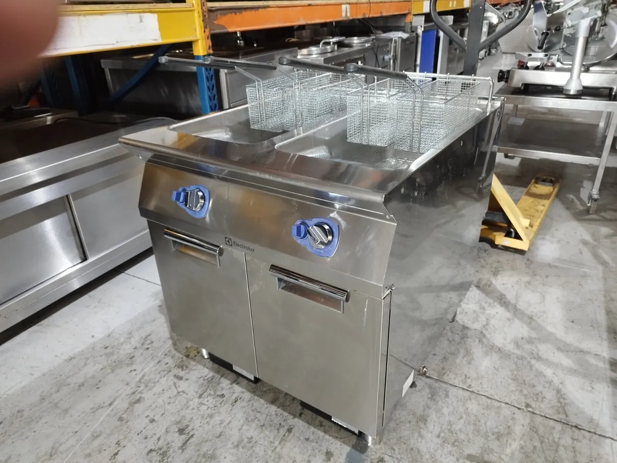 Twin Electrolux gas fryer - Image 1