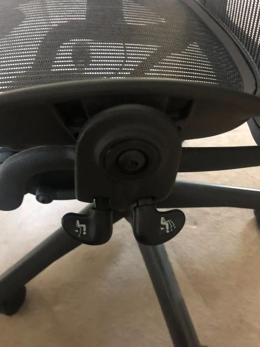 Herman Miller Aeron Classic Office Chair - Image 2