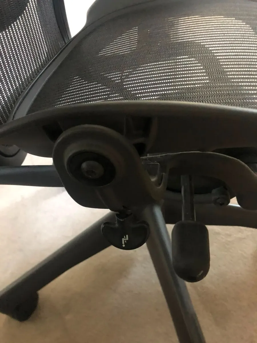 Herman Miller Aeron Classic Office Chair - Image 4