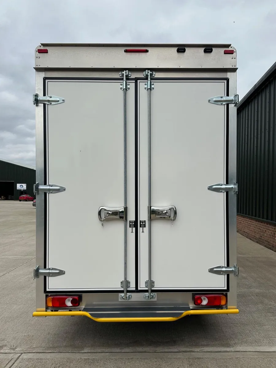VB - 2024 Renault Master Luton Low Loader Van - Image 4