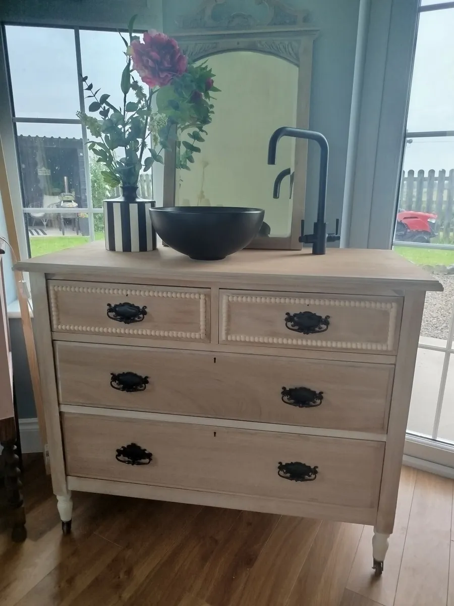 Bathroom vanity unit - Image 1