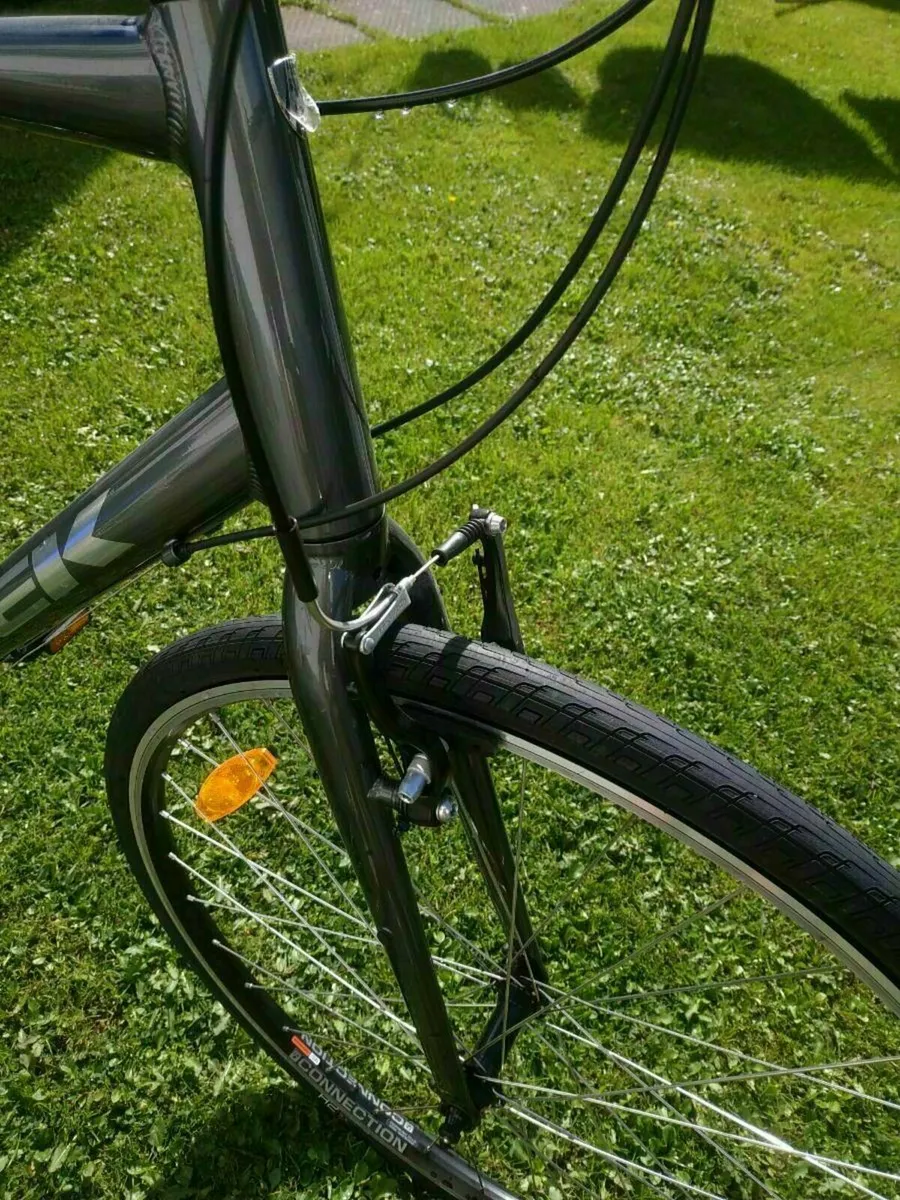Trek hybrid F1 XL bicycle, XL frame, suits 6' plus - Image 1
