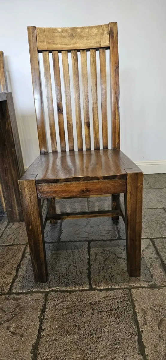 Table and chairs - Image 2