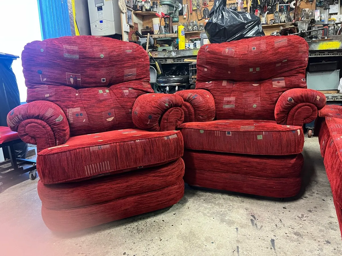 Three piece Sofa - Image 4