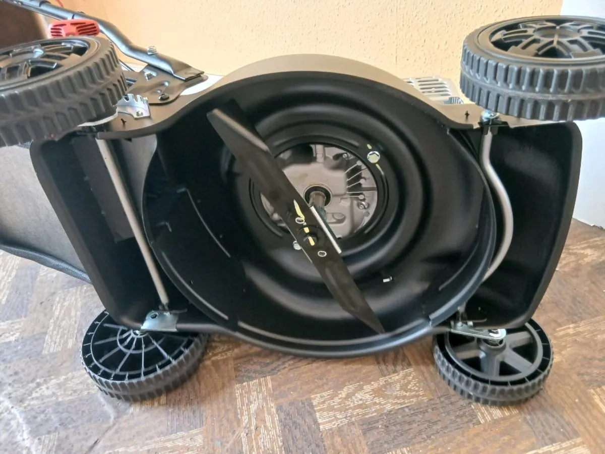 Lawnmower harry midi brand new mower 43cm cut - Image 2