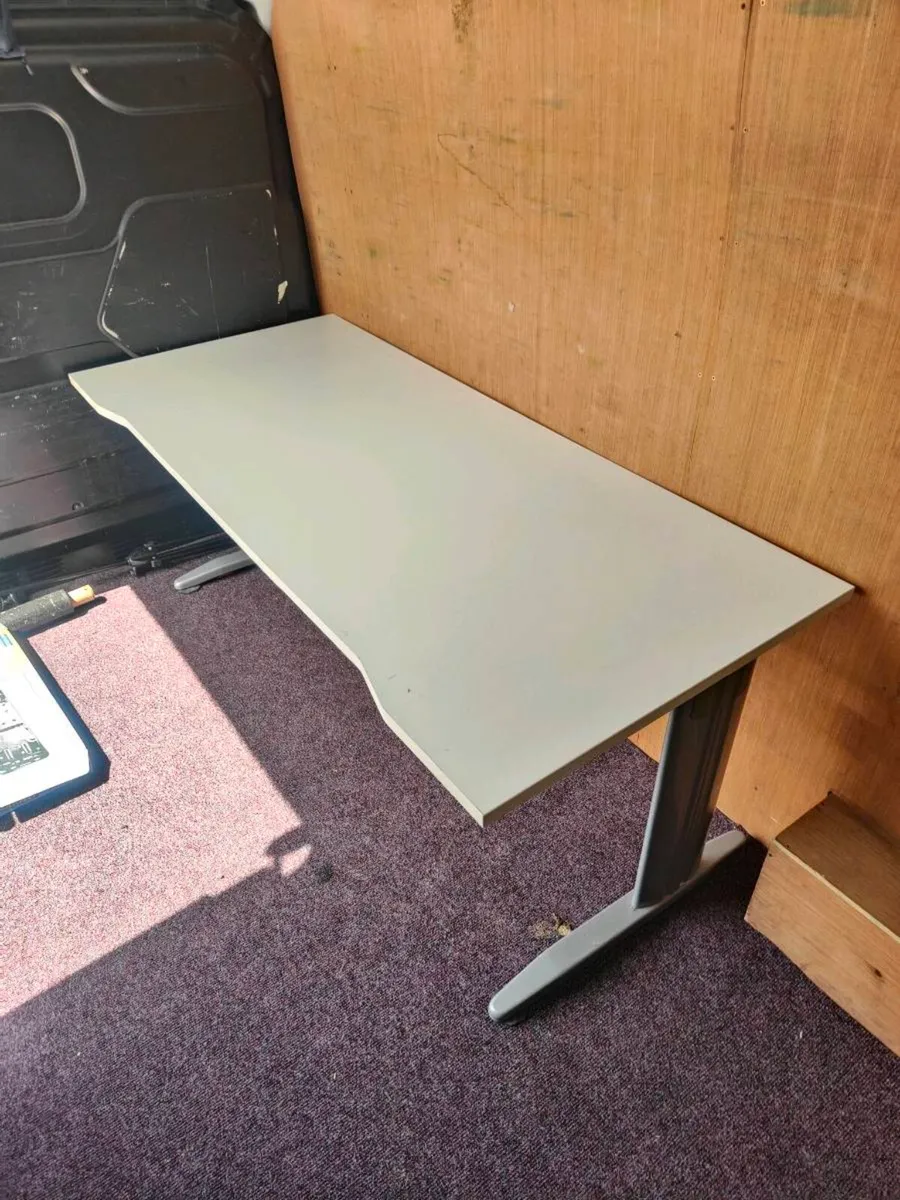 Office desk - Image 1