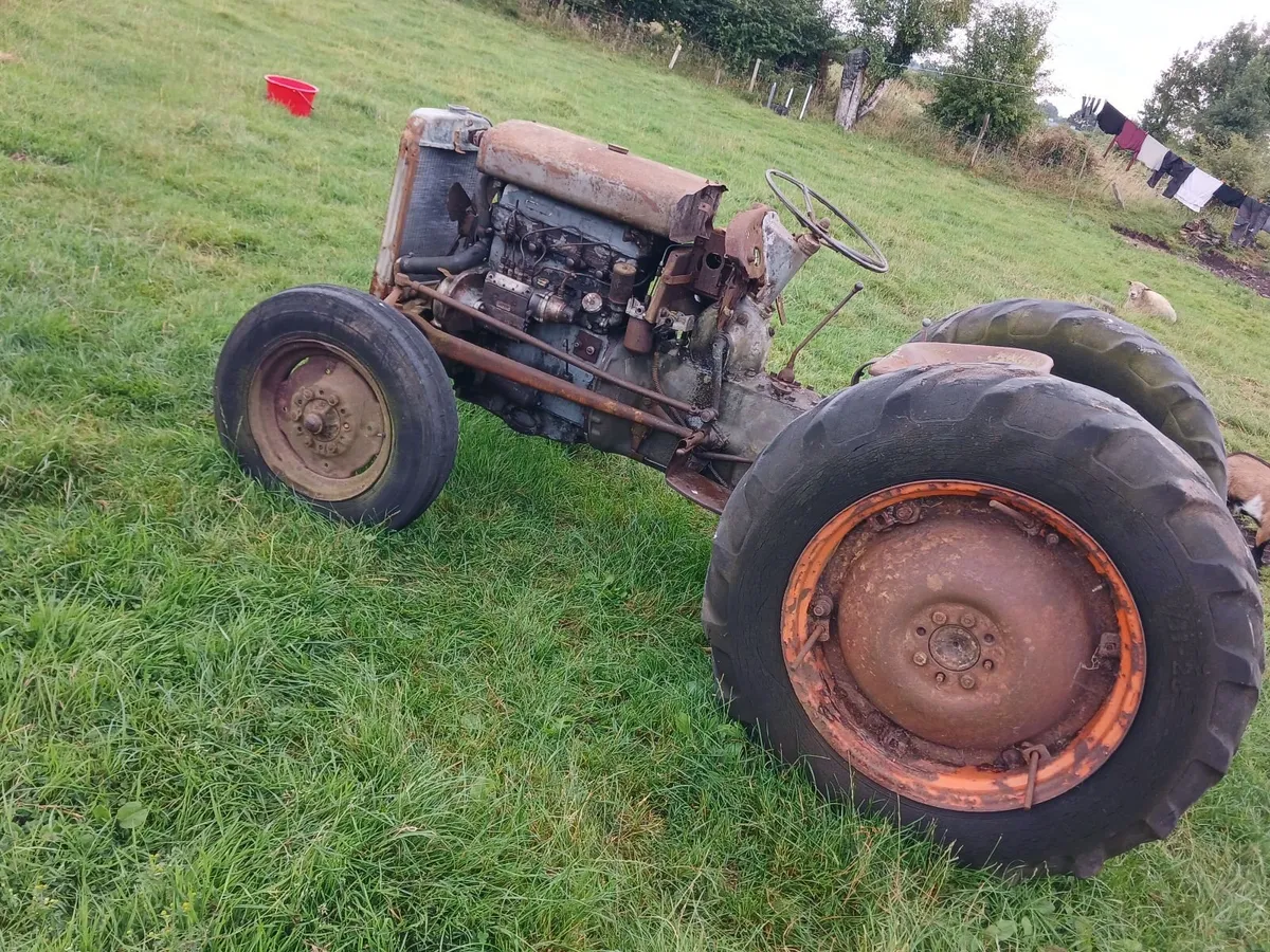 Vintage tractor - Image 1