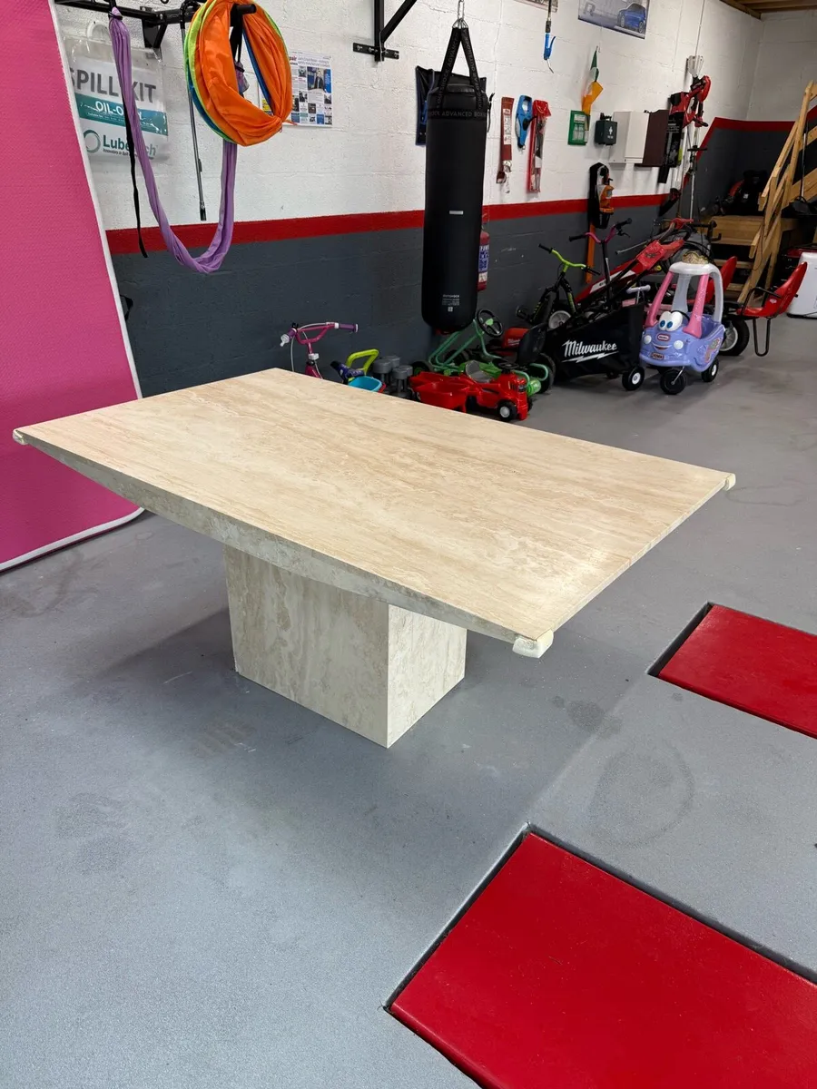 Marble table - Image 1