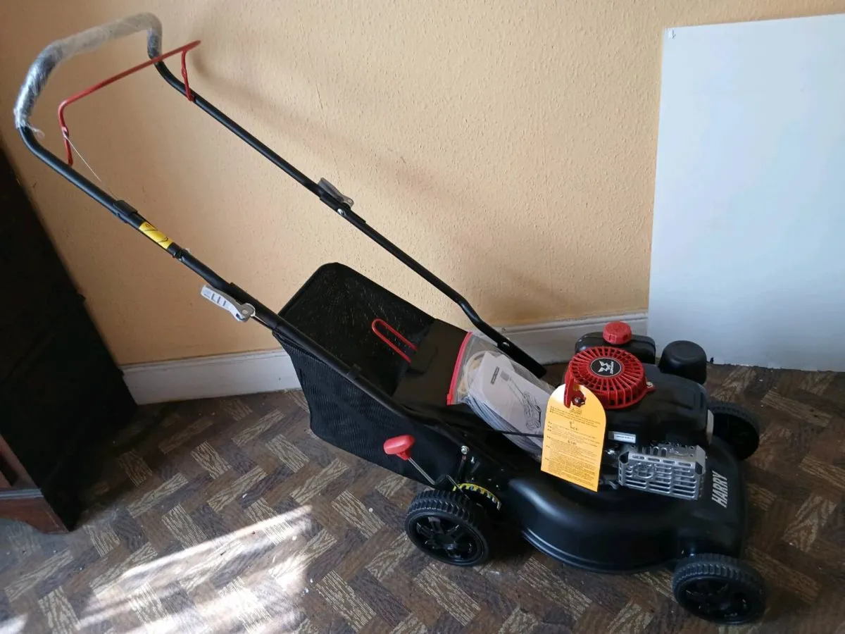 Harry midi brand new lawnmower not used 43cm cut - Image 4