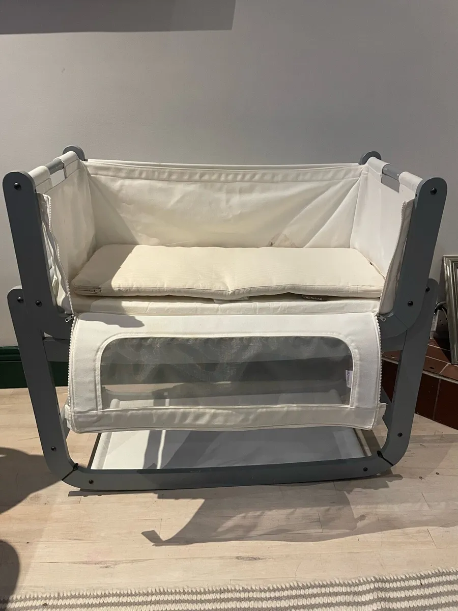 Baby sleep pod and play mats - Image 1