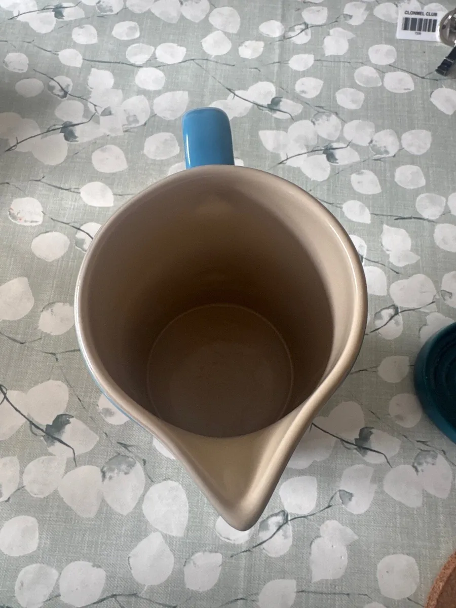 Le Creuset Pitcher - Image 4
