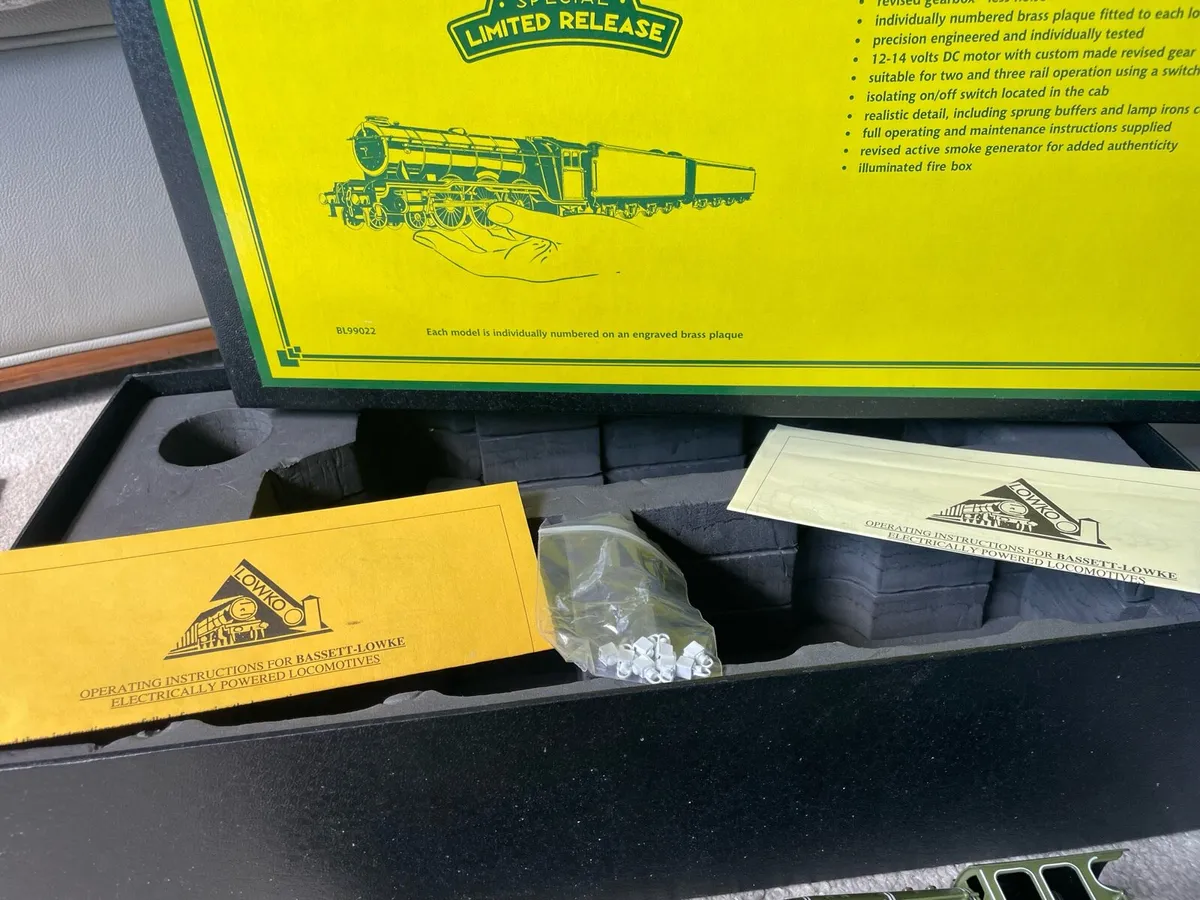 Model train - Image 4