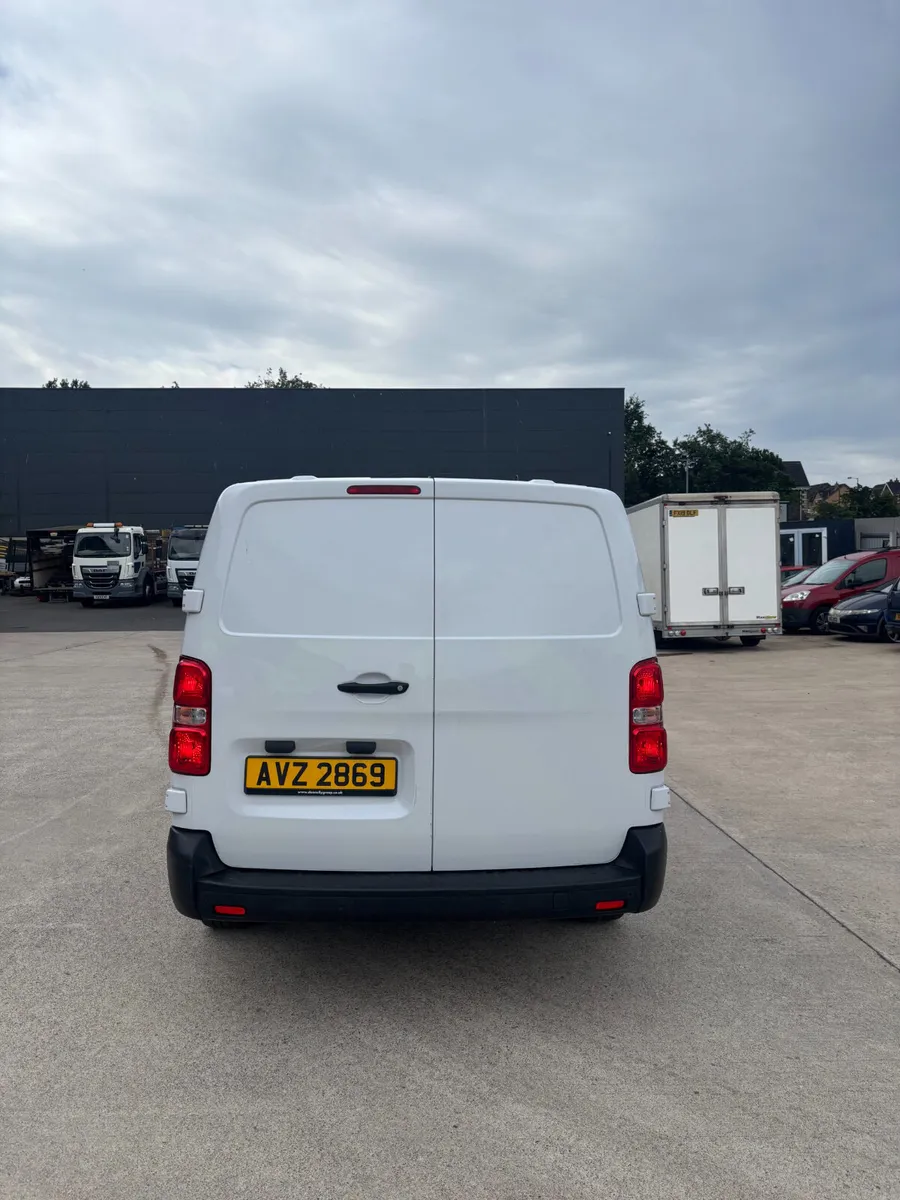 October 2022 Vauxhall Vivaro 2.0d Crew Cab - Image 3