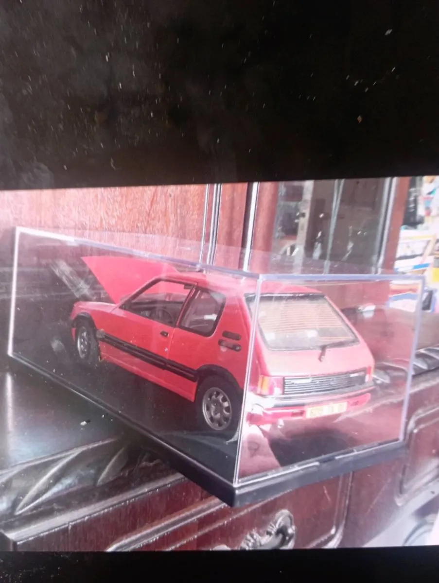 SOLIDO 1-18 SCALE DIE-CAST MODLE PEUGEOT 205. - Image 2