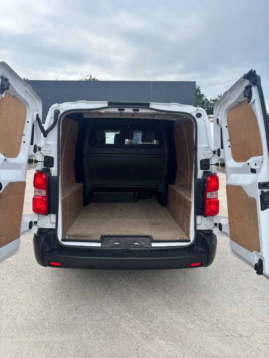 October 2022 Vauxhall Vivaro 2.0d Crew Cab - Image 4