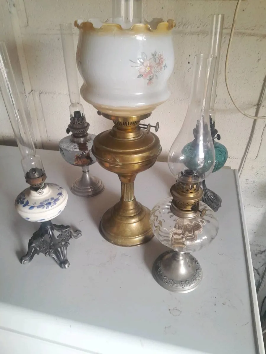 Five vintage oil  lamps - Image 1